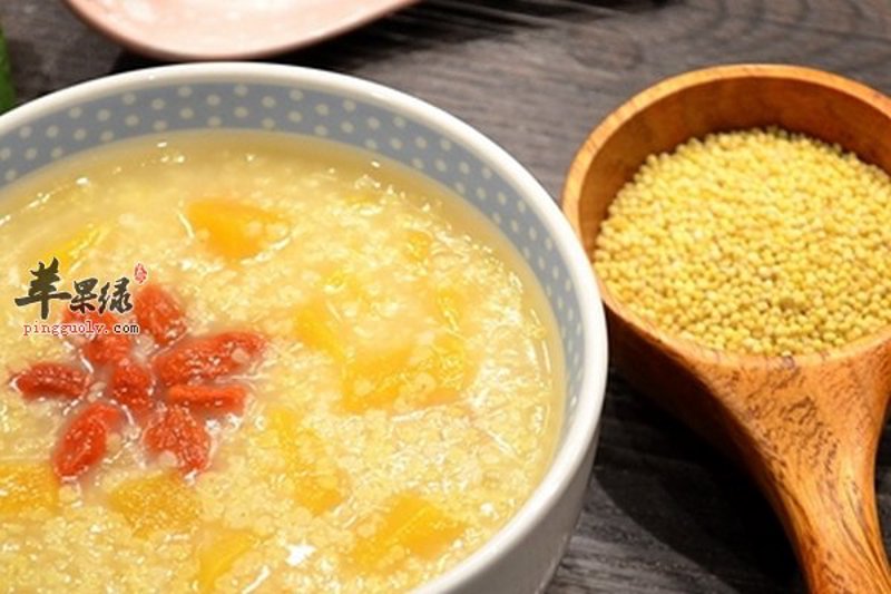 小米粥：温和美食与养生之道